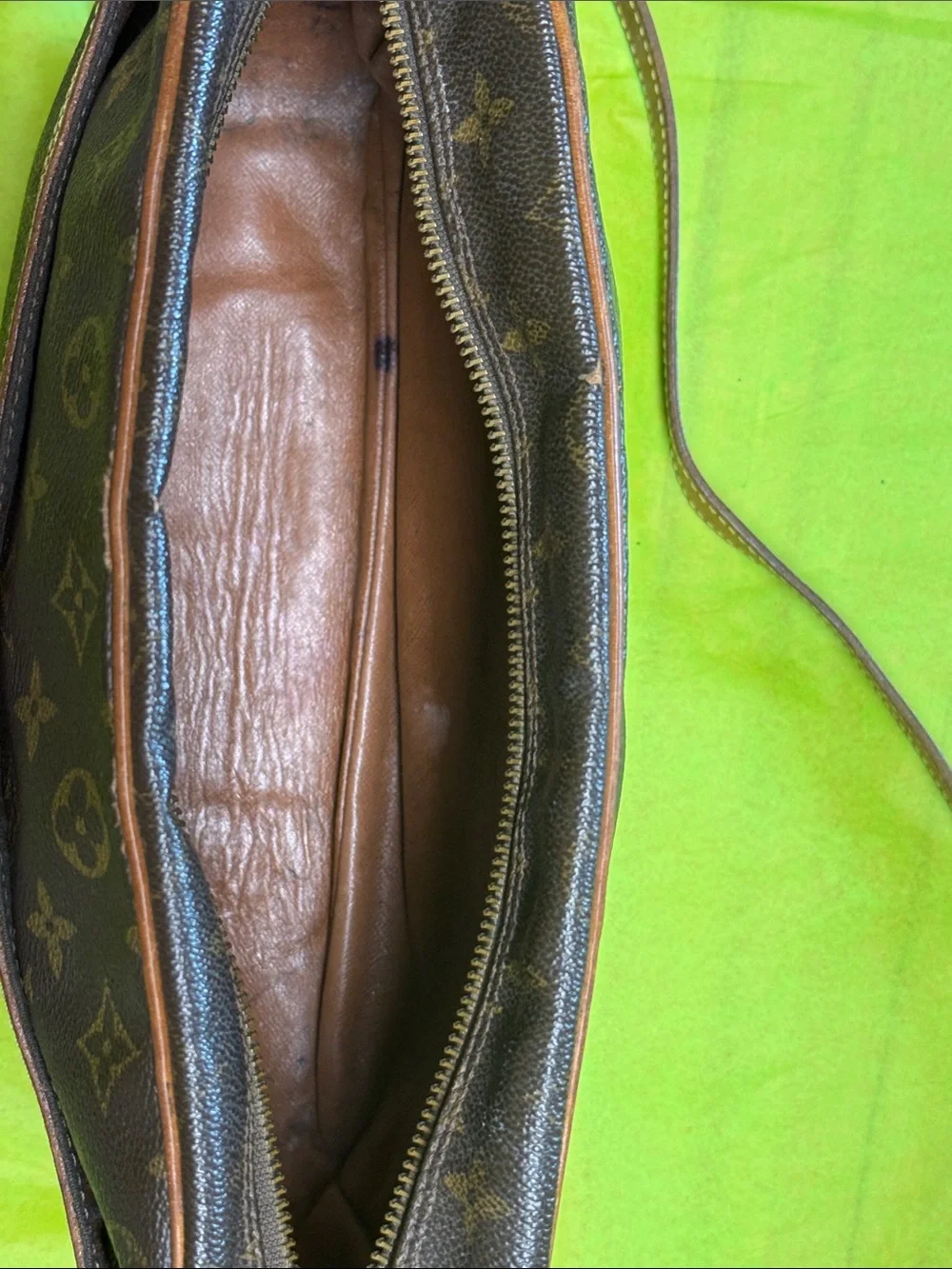 80’s Vintage Louis Vuitton Trocadero 27 Brown Monogram crossbody Bag